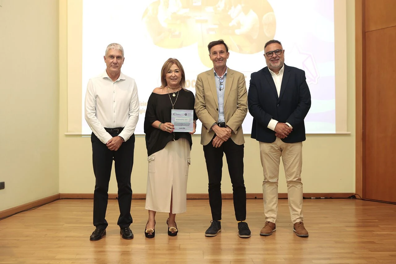 Entrega del reconocimiento de CONCOVAL a BlockchainFUE en el Día Mundial del Cooperativismo 2026